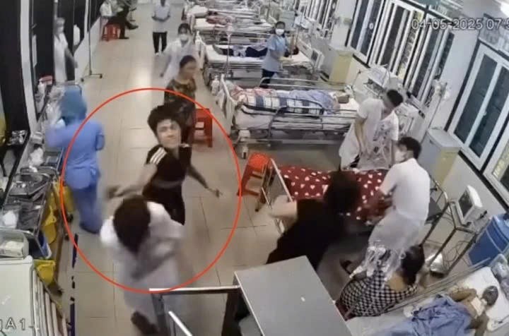 Tăng cường pháp lý để bảo vệ nhân viên y tế trước nguy cơ bạo lực gia tăng